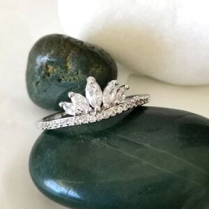 NWT Crown Tiara CZ 14k white gold ring stacking ring size 7